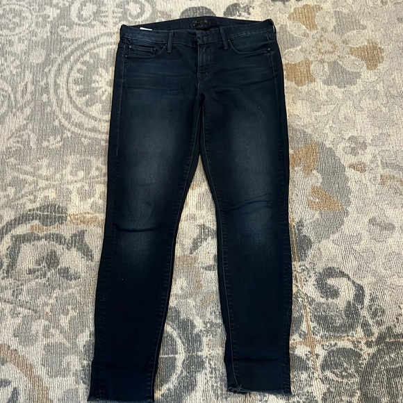 MOTHER Denim - Mother Jeans - Looker Ankle Fray. Dark wash/ a kiss in the dark